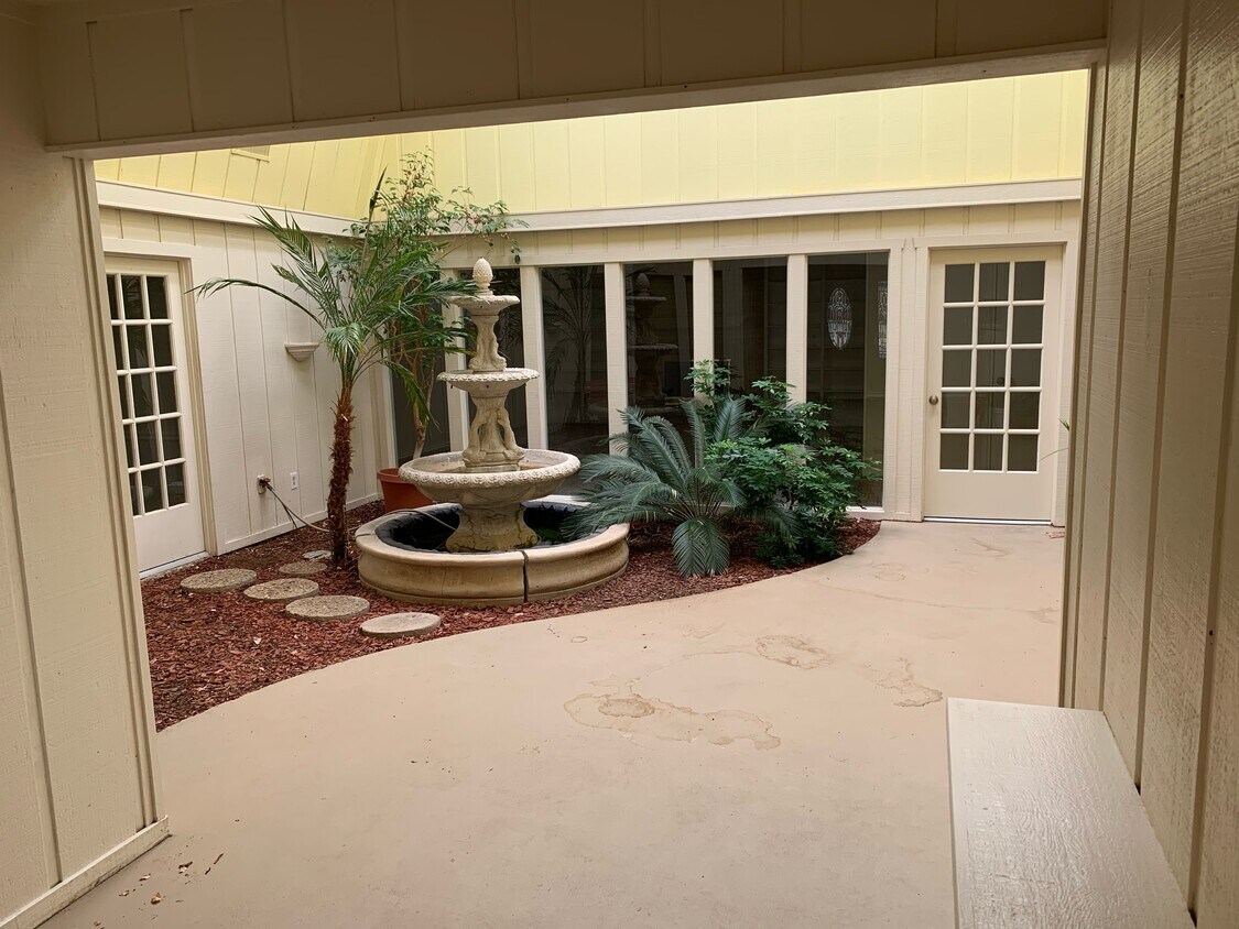Foto principal - 4715 80th St