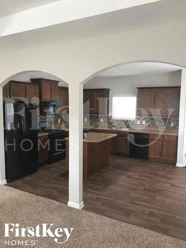 Building Photo - 583 Forrest Hills Dr
