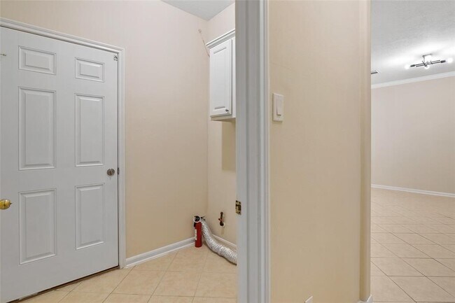 Building Photo - 7403 Oakwood Canyon Dr
