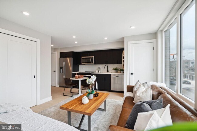Foto del edificio - 6604 Ridge Ave