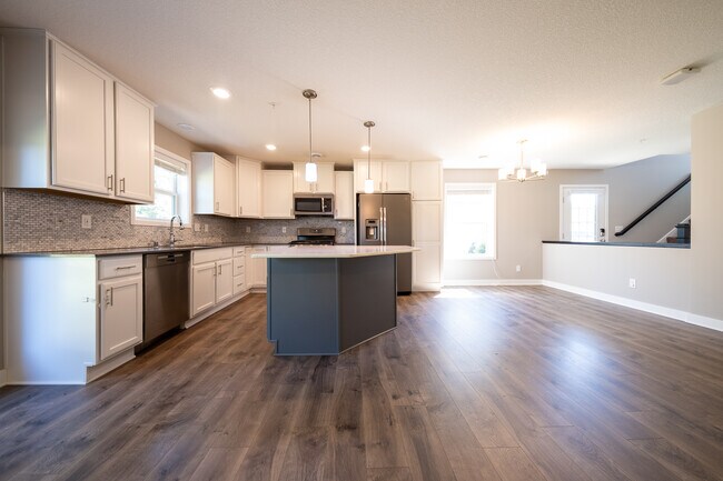 Foto del edificio - 5874 Royalton Rd NE