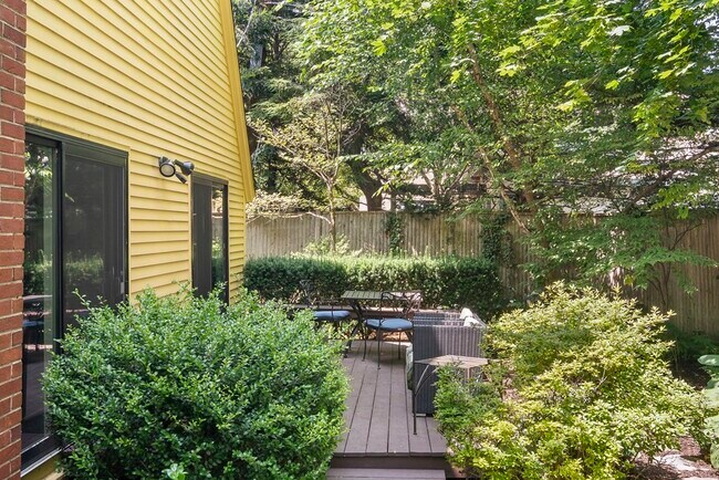 Building Photo - 117 Brattle St