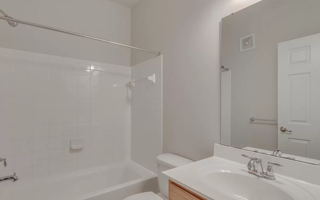 Full Bathroom - 3612 Holborn Plz