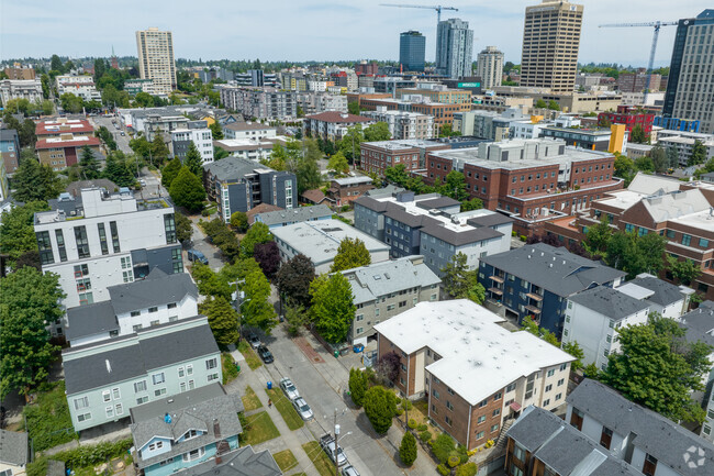 8th ave ne - Blue Lake Apartments