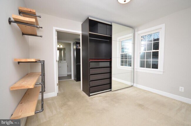 Foto del edificio - 218 Frederick Ave