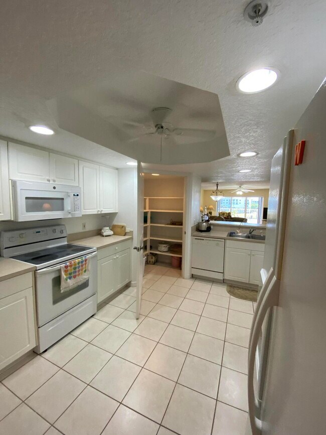 Foto del edificio - 8931 Lake Drive Unit 403