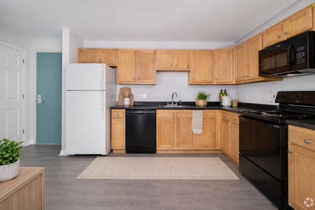 Kitchen - Elora Flats & Townhomes