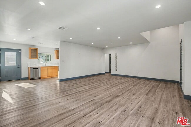 Foto del edificio - 15134 Friar St