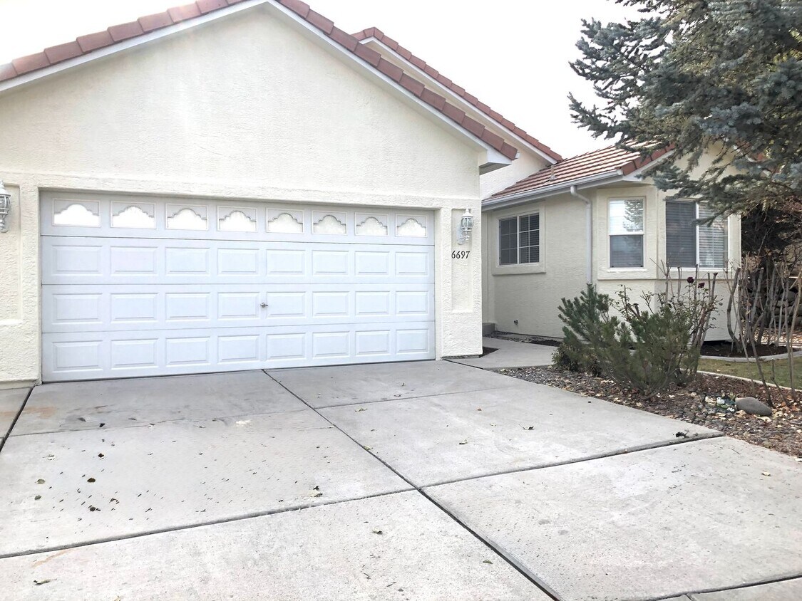Primary Photo - 3 bed 2 bath Home