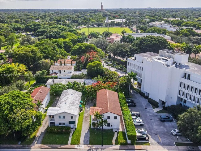 Foto del edificio - 3222 S Le Jeune Rd
