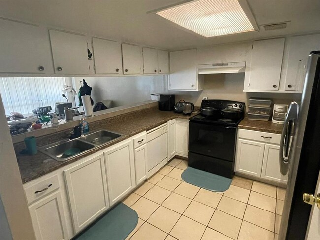 Building Photo - 12223 Wild Pine Dr