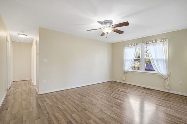 Foto del edificio - 22 Brown Cir