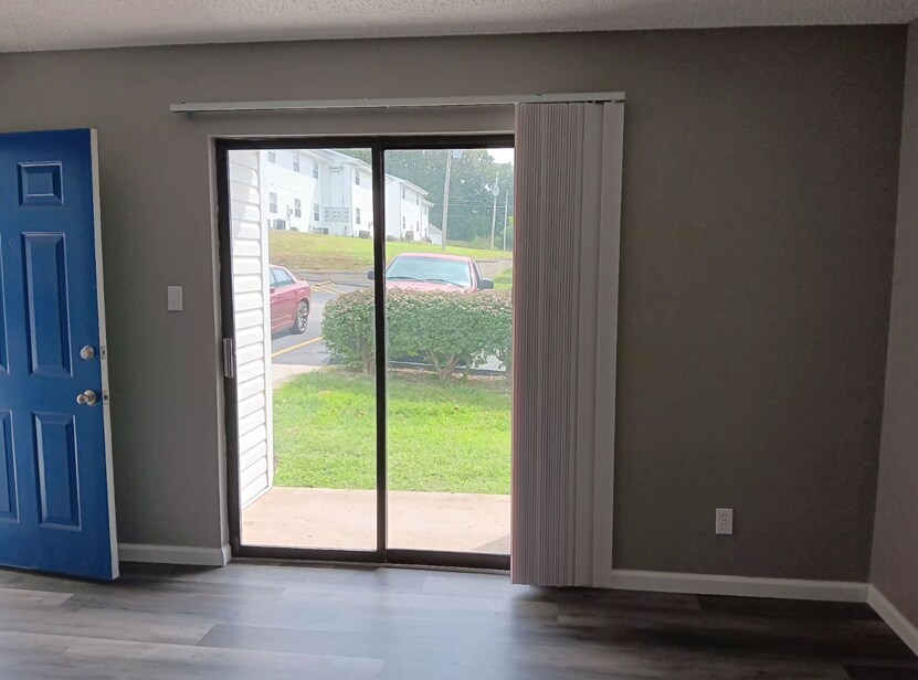 Foto principal - 311 Cedarview Ct