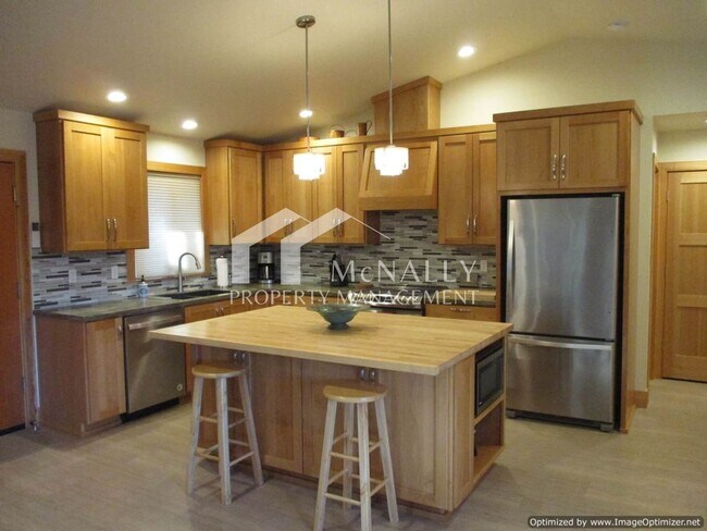 Foto del edificio - 4208 Forest Beach Dr NW