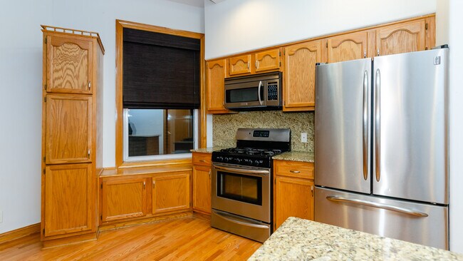 Building Photo - 4746 S Prairie Ave