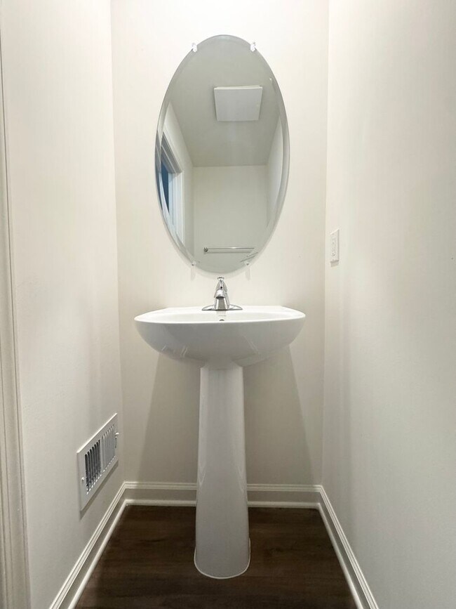 Foto del edificio - 229 Clifton Mnr