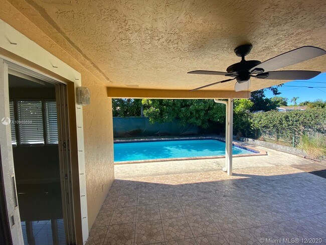 Building Photo - 5201 NE 1st Ave.