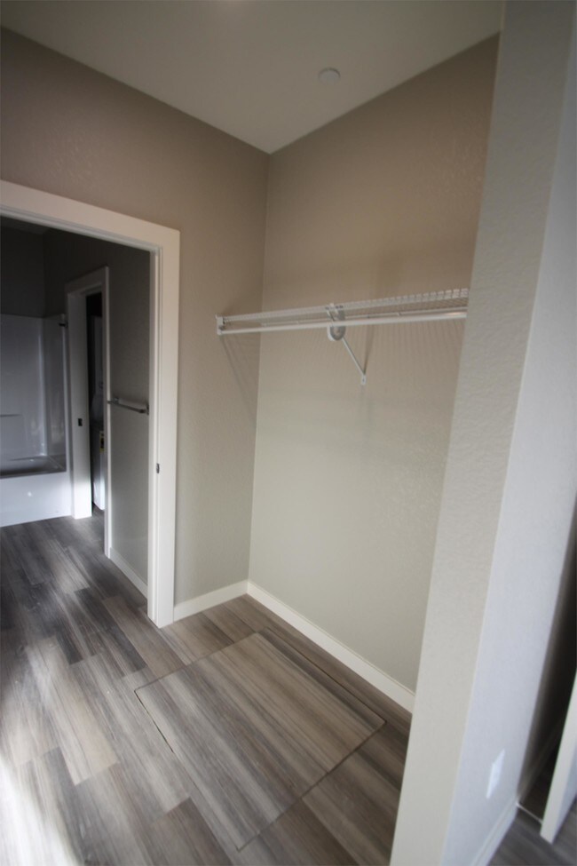 Building Photo - 830 Crestmont Way