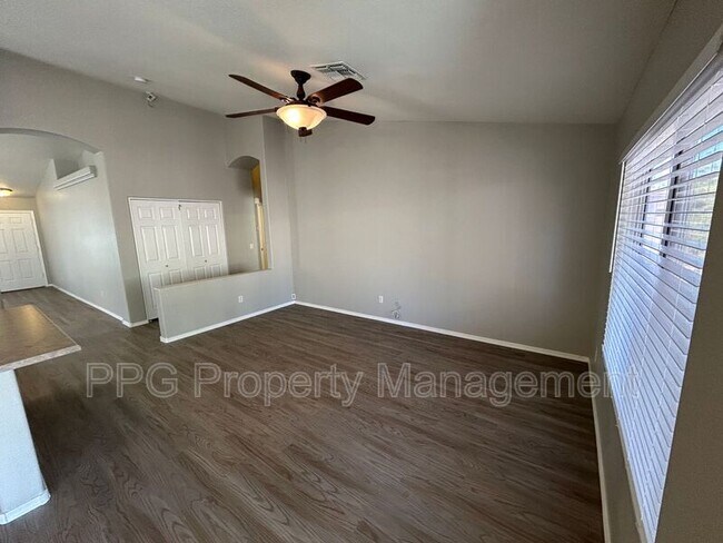 Foto del edificio - 18053 N 111th Dr