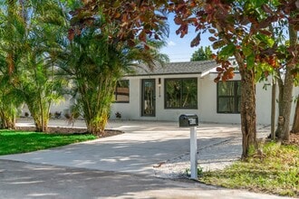 Building Photo - 4114 SW 49th Ct