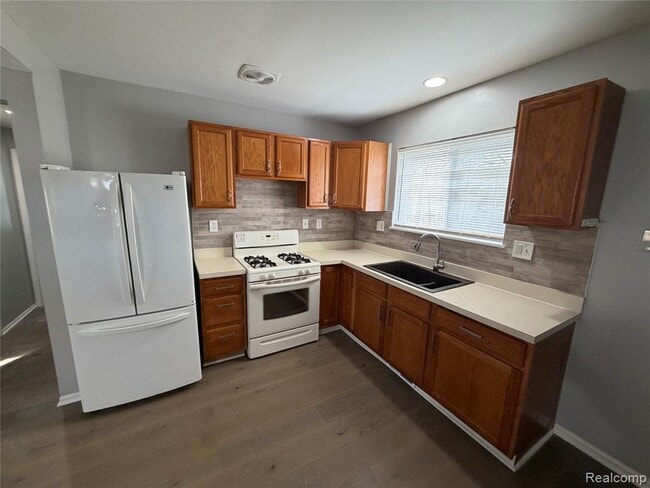 Building Photo - 19445 Inkster Rd