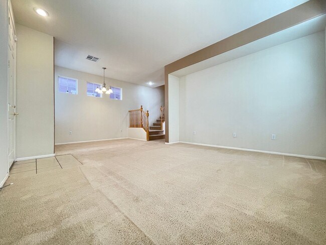 Foto del edificio - 3 Bedroom 2 1/2 Bath Home - Kitchen w/Gran...