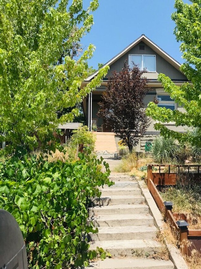Building Photo - Beautiful home in The avenues of Salt Lake...