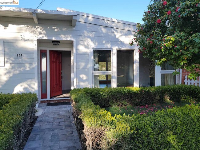 Foto del edificio - 295 Scenic Ave