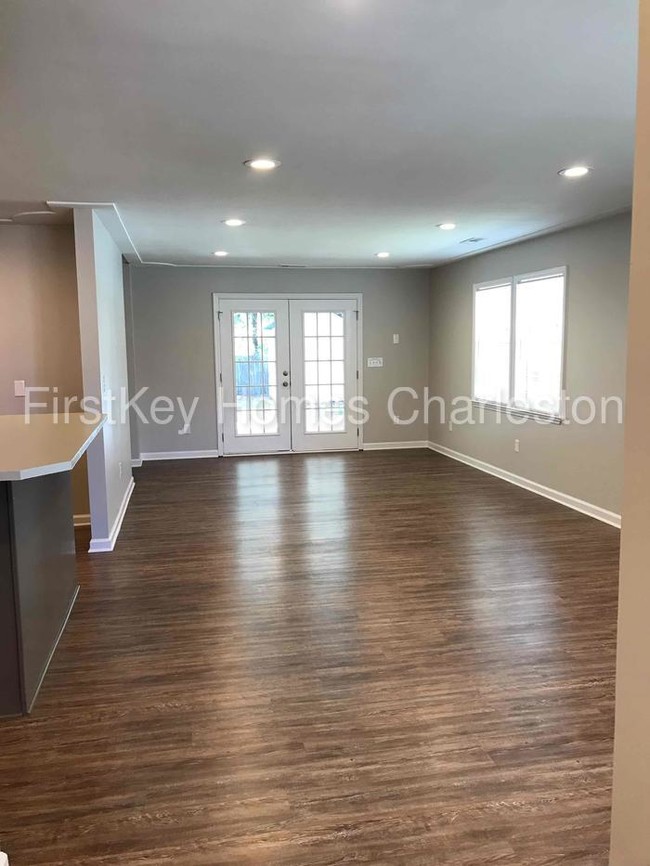 Building Photo - 5531 Buskirk Ave