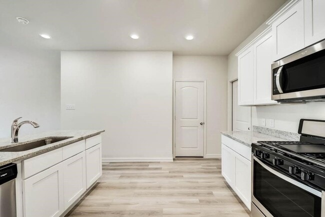 Building Photo - 1226 Parker Dr