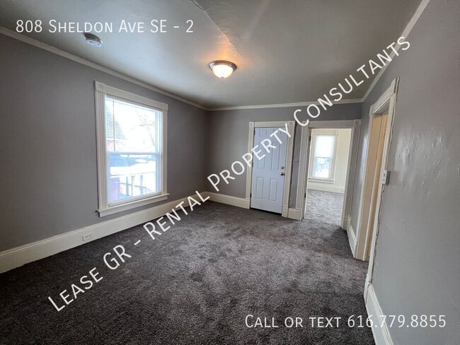 Building Photo - Spacious Upper One Bedroom Apartment! Minu...