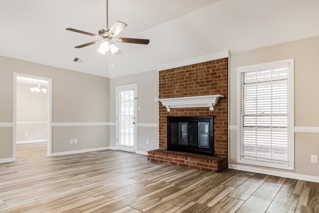 Building Photo - 8650 Oak Trail Ln