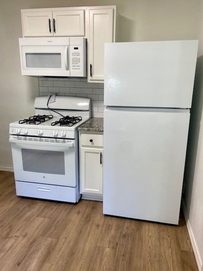 Building Photo - Charming Home located in the center of town!