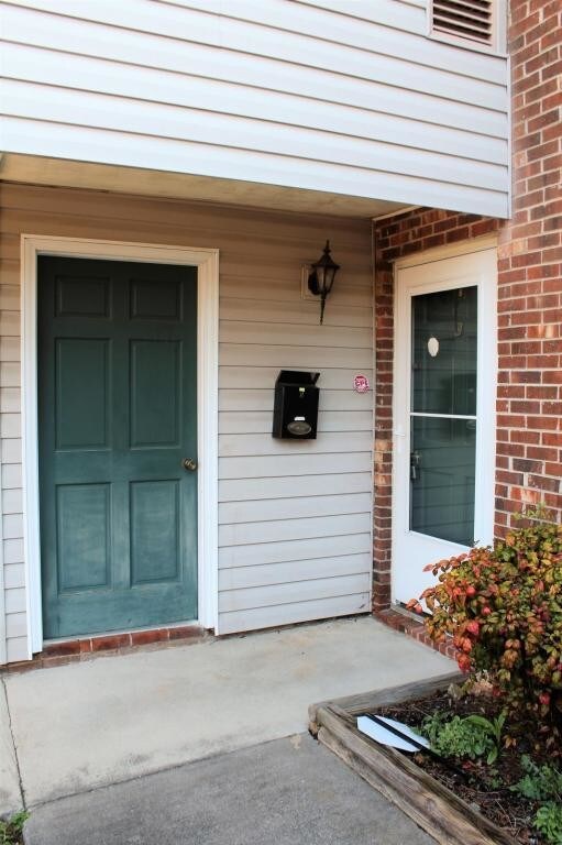 Foto del edificio - 2233 Shadow Valley Rd