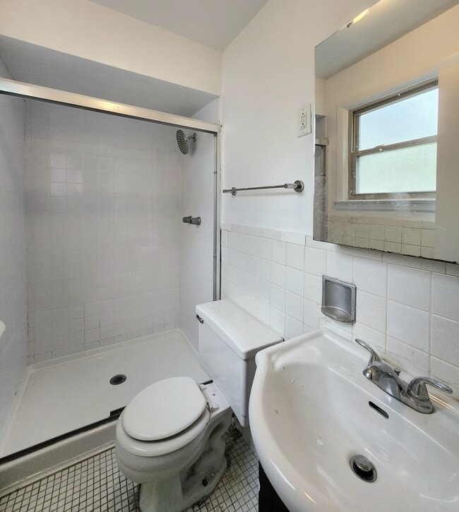 Building Photo - 2007 W Touhy Ave