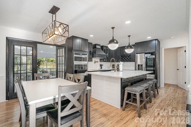 Foto del edificio - 8823 Dartmoor Pl