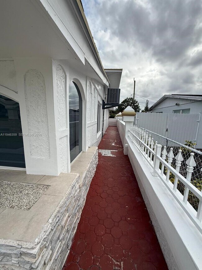 Foto del edificio - 730 Curtiss Dr