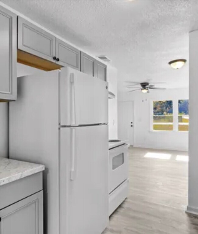 Foto del edificio - 803 Crestwood Terrace