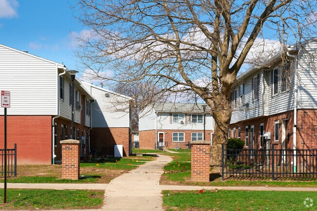 Building Photo - Holland Townhouses