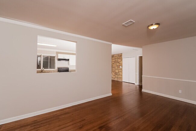Building Photo - 432 16th Ave NW