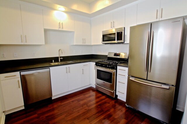 Building Photo - 2924 Rowena Ave
