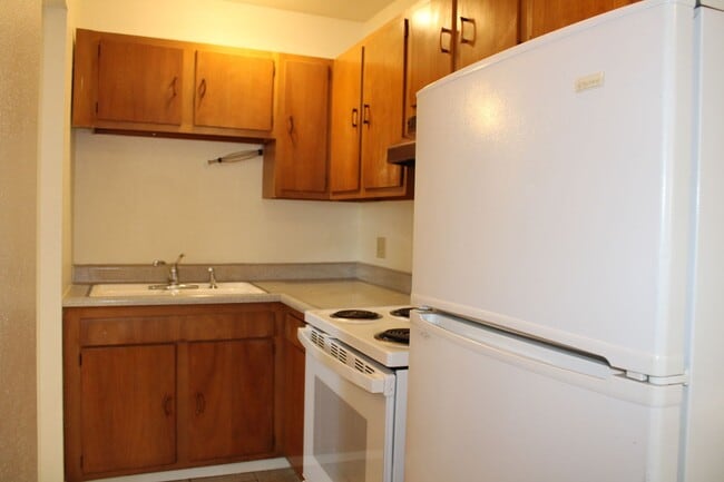 Building Photo - 917 James Ct