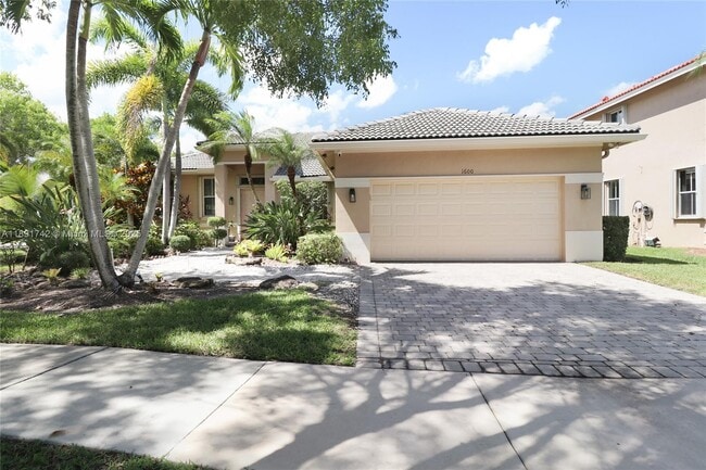 Building Photo - 1600 Blue Jay Cir
