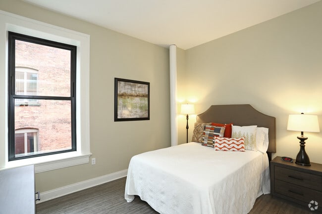 Interior Photo - The Grand on Ann Uccello