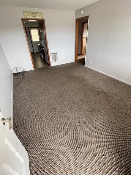 Building Photo - 113 Edgehill Dr