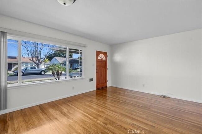 Building Photo - 2317 Stearnlee Ave