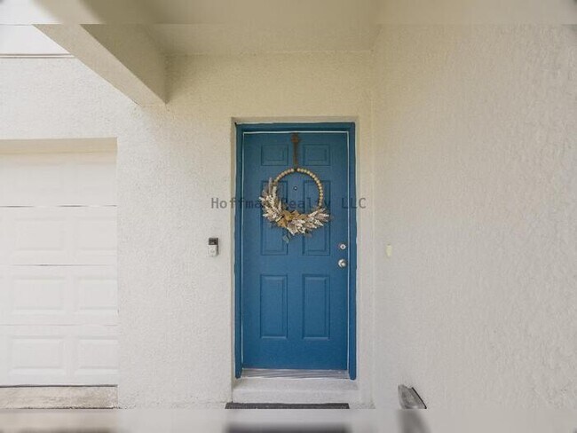 Foto del edificio - Spacious 5-Bedroom Home in Amenity-Rich Tr...