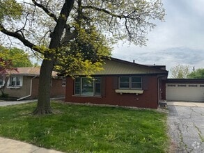 Building Photo - 453 E 166th St