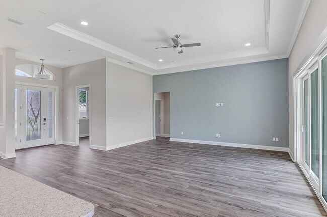 Foto del edificio - Stunning 4 Bedroom, 2 Bathroom Home on Qui...