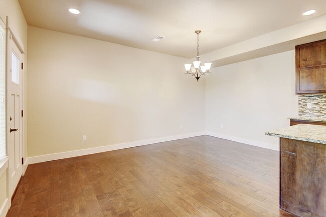 Building Photo - 2107 Sandbur Dr